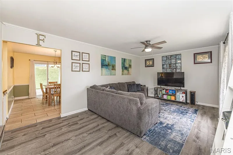 615 Country Lake Drive, St Peters, MO 63376 — listing photo 4 of 36