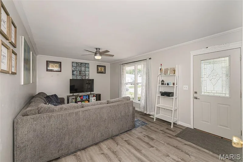 615 Country Lake Drive, St Peters, MO 63376 — listing photo 5 of 36