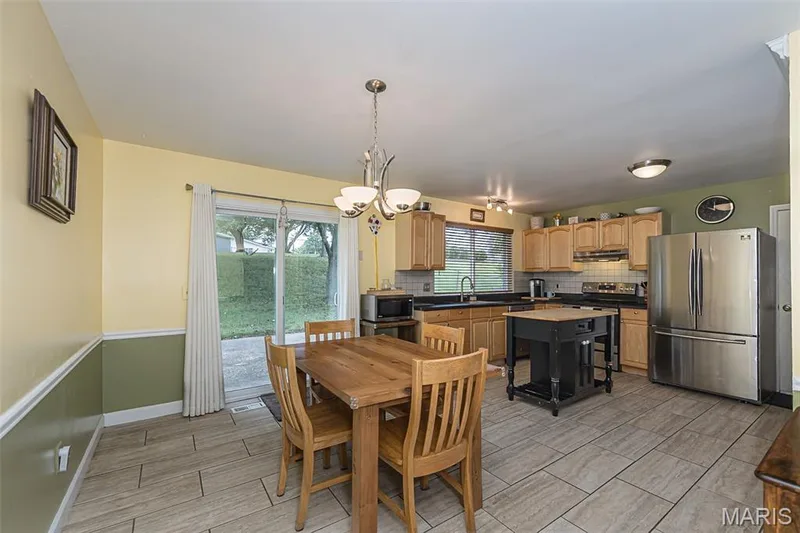 615 Country Lake Drive, St Peters, MO 63376 — listing photo 8 of 36