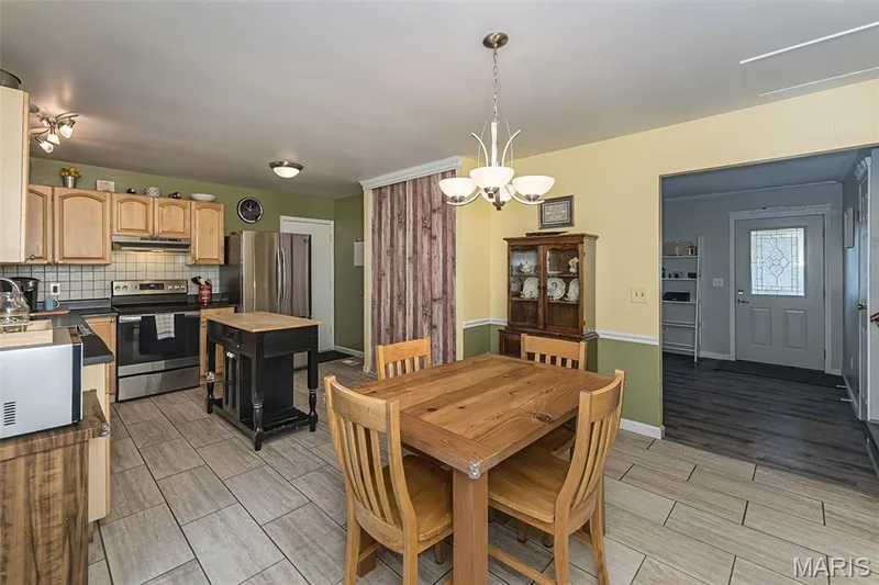 615 Country Lake Drive, St Peters, MO 63376 — listing photo 9 of 36