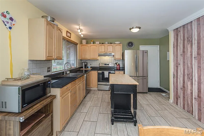 615 Country Lake Drive, St Peters, MO 63376 — listing photo 10 of 36