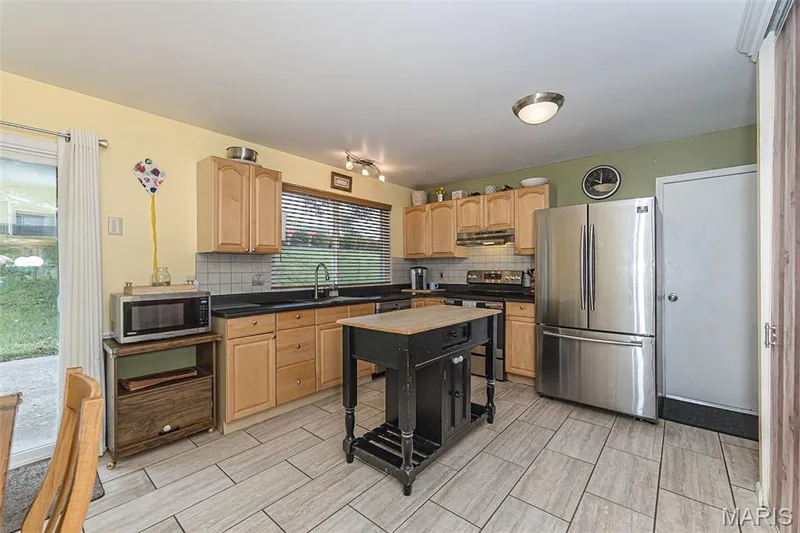 615 Country Lake Drive, St Peters, MO 63376 — listing photo 11 of 36