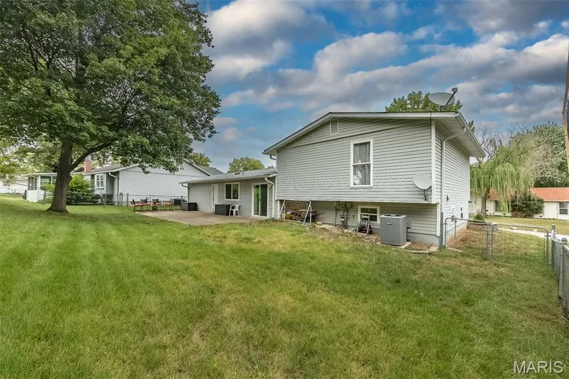 615 Country Lake Drive, St Peters, MO 63376 — listing photo 30 of 36
