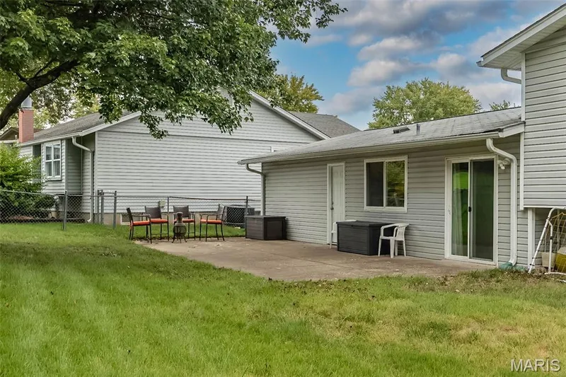 615 Country Lake Drive, St Peters, MO 63376 — listing photo 31 of 36