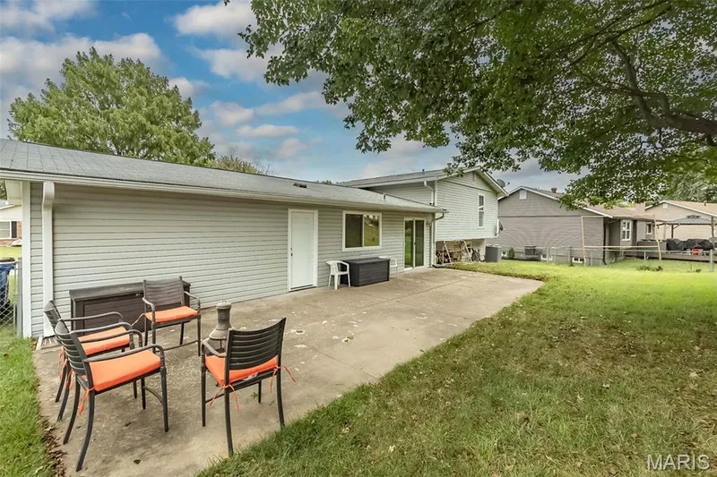 615 Country Lake Drive, St Peters, MO 63376 — listing photo 33 of 36