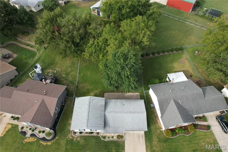 615 Country Lake Drive, St Peters, MO 63376 — listing photo 34 of 36