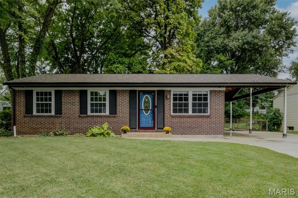 Welcome to 3215 Janton!  The Driveway and front sidewalk were replaced in 2019 — 3215 Janton Lane, St Charles, MO 63301