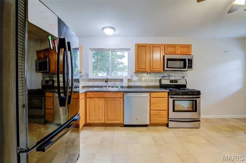 Updates were made in 2013 to this eat in kitchen. Features include stainless steel appliances, and an open staircase to the lower level. — 3215 Janton Lane, St Charles, MO 63301