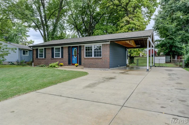 You're going to love this home! — 3215 Janton Lane, St Charles, MO 63301