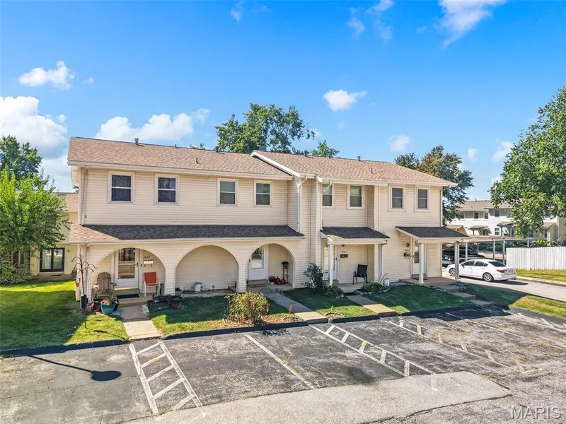 2677 Falcons Way #126, St Charles, MO 63303 — listing photo 1 of 30