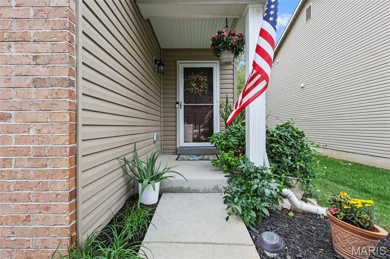 533 Parkgate Drive, Lake St. Louis, MO 63367 — listing photo 2 of 36