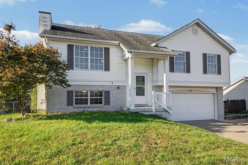 624 Longhorn Drive, O'Fallon, MO 63368 — listing photo 2 of 23
