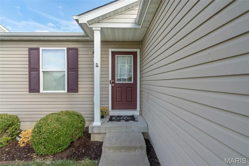 719 Rabbit Run Drive, St Charles, MO 63385 — listing photo 2 of 28