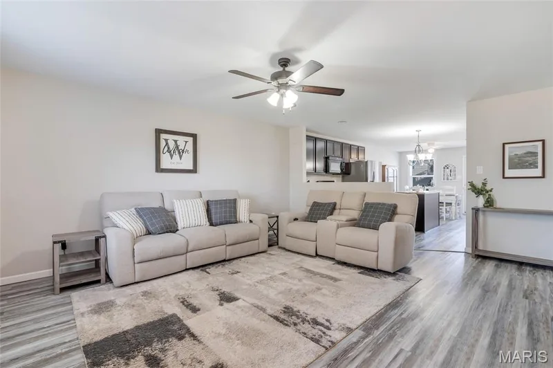 719 Rabbit Run Drive, St Charles, MO 63385 — listing photo 5 of 28