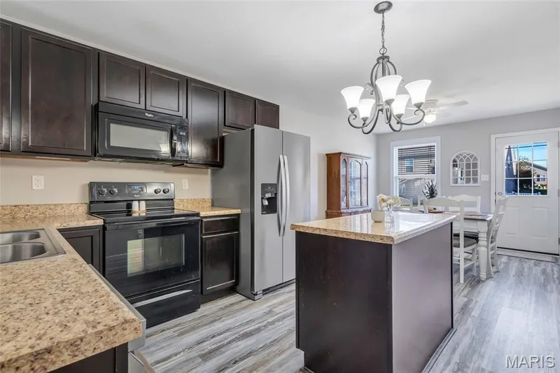 719 Rabbit Run Drive, St Charles, MO 63385 — listing photo 9 of 28