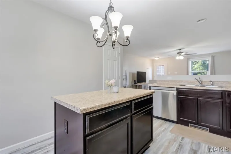 719 Rabbit Run Drive, St Charles, MO 63385 — listing photo 11 of 28