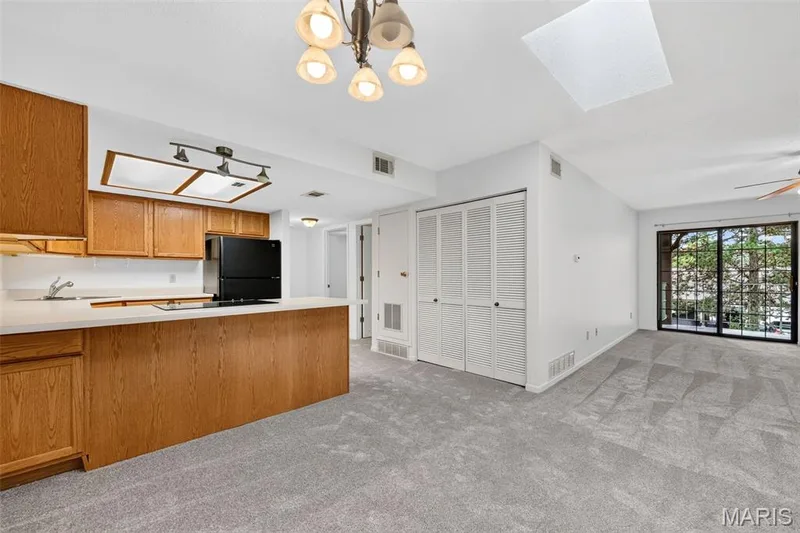 1440 Heritage Landing #304, St Charles, MO 63303 — listing photo 4 of 39