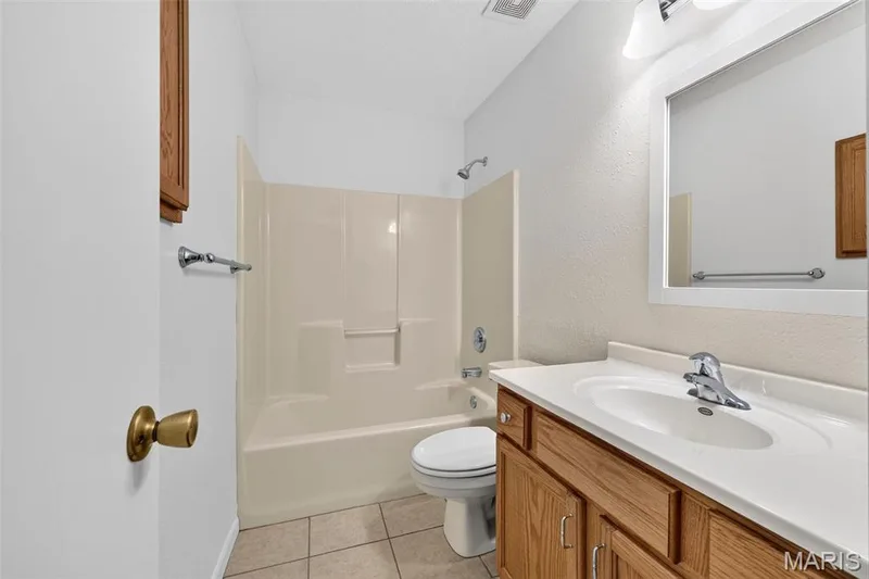 1440 Heritage Landing #304, St Charles, MO 63303 — listing photo 21 of 39