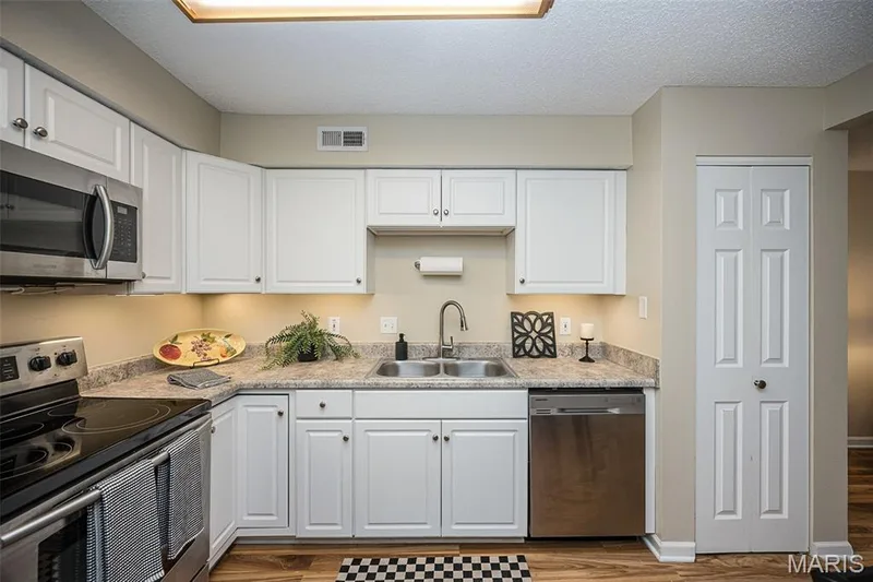 134 Jubilee Hill Drive #H, Wildwood, MO 63040 — listing photo 6 of 28