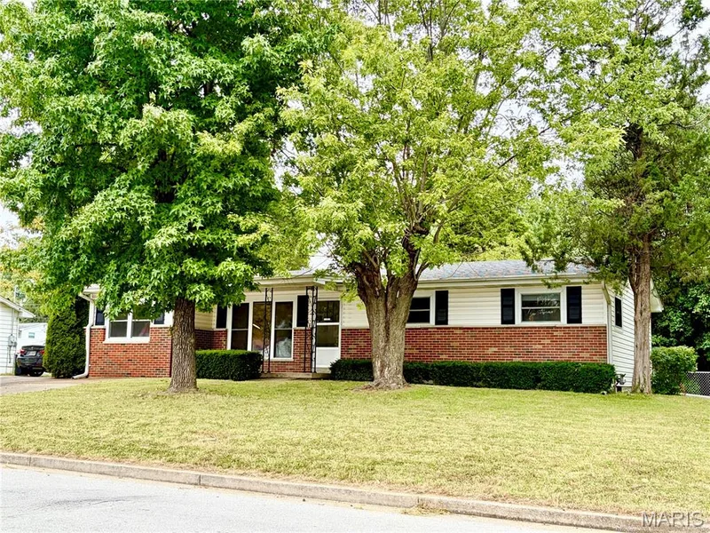 76 Ruth Drive, St Charles, MO — listing photo 1