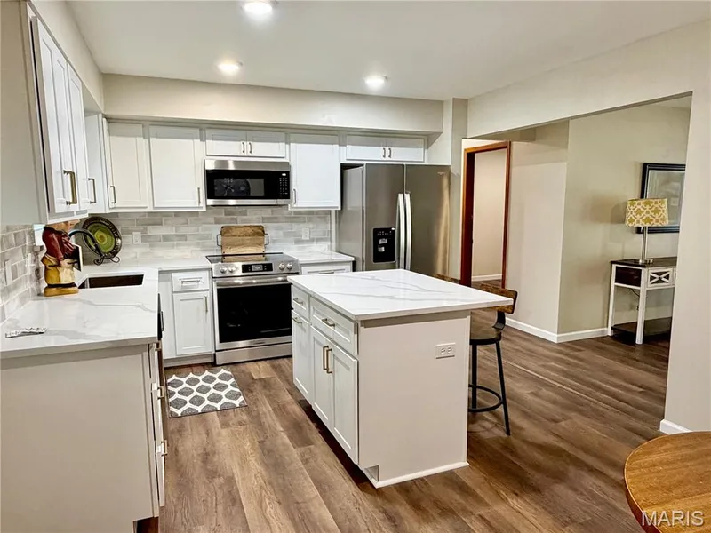 76 Ruth Drive, St Charles, MO 63301 — listing photo 4 of 32