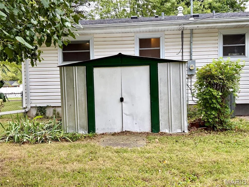 Storage shed — 76 Ruth Drive, St Charles, MO 63301