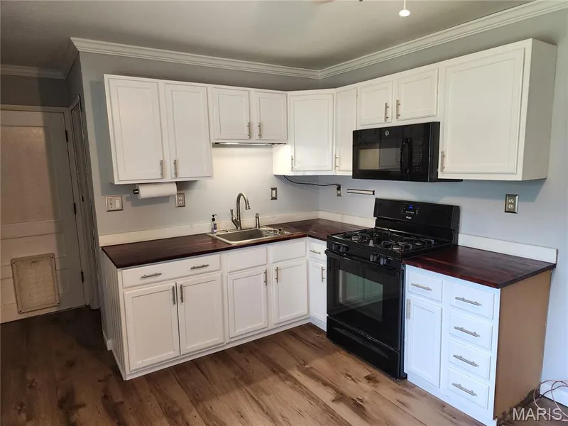 3075 Abbey Street, St Charles, MO 63301 — listing photo 5 of 19