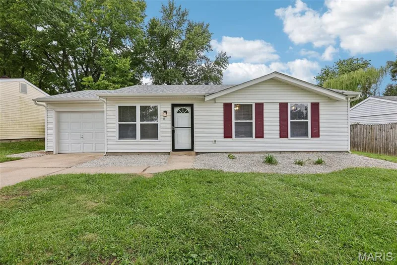 18 Lone Elk Lane, St Peters, MO — listing photo 1