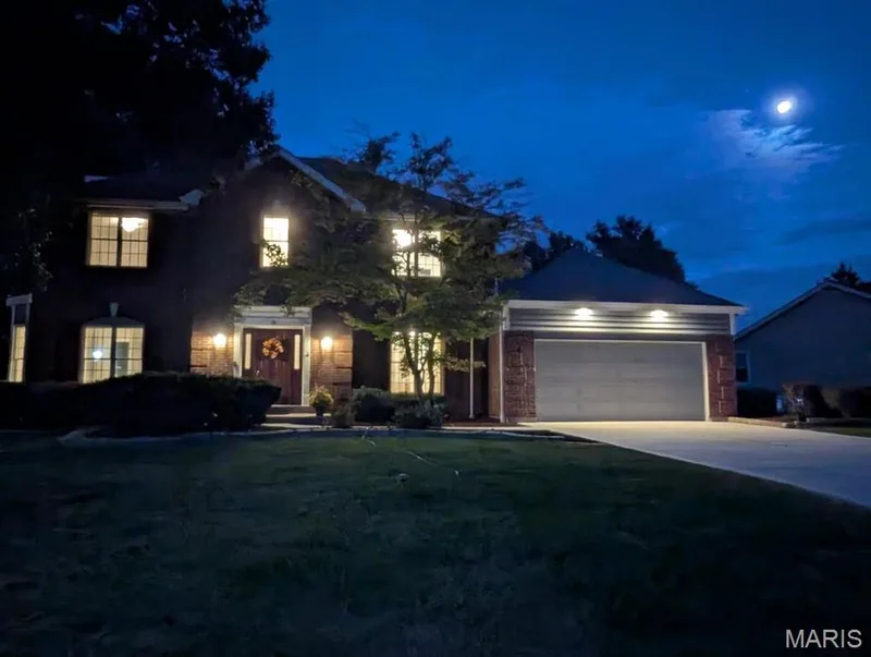 Brick and siding exterior with a multi-pane window design and an attached garage — 11 Silver Leaf Court, Lake St. Louis, MO 63367