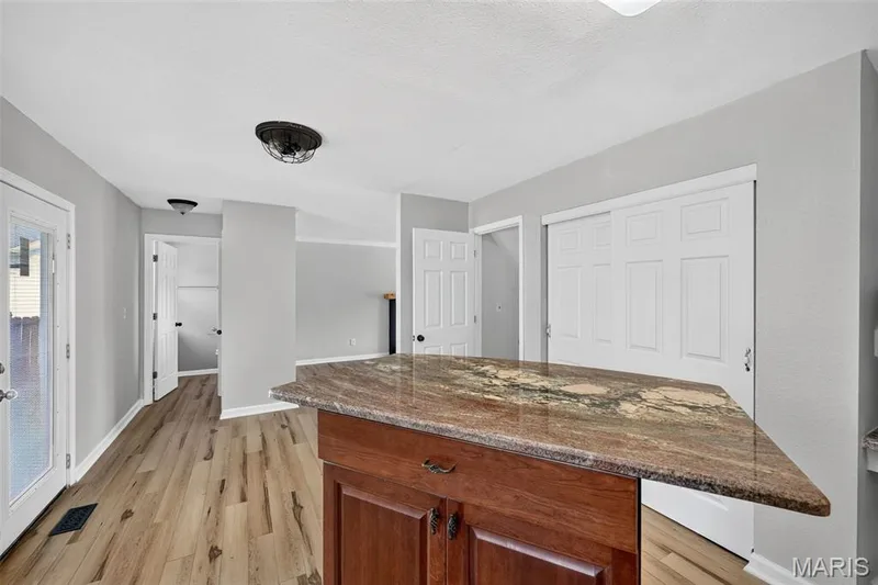 129 Royallbrook Lane, O'Fallon, MO 63368 — listing photo 8 of 34