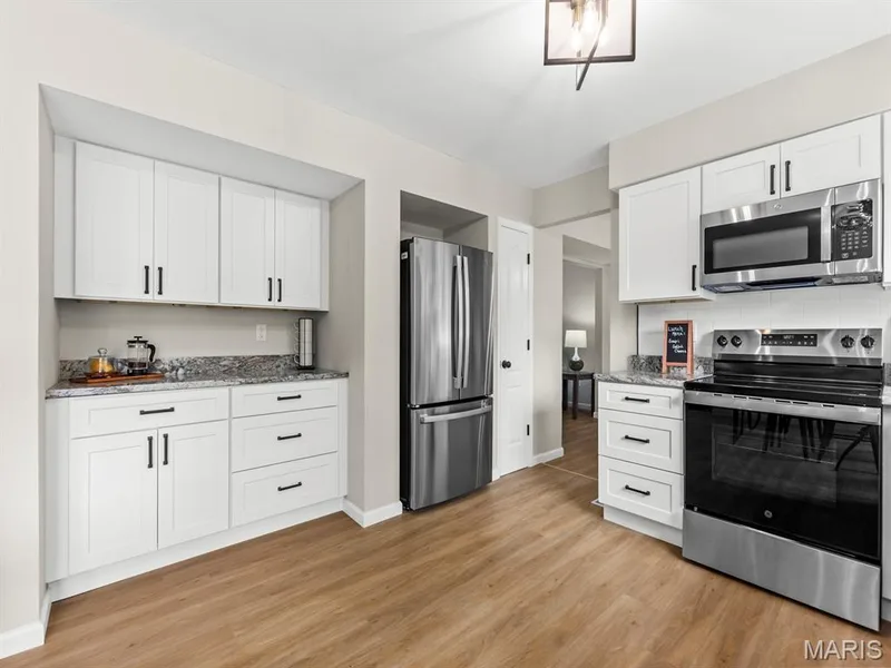 Bonus Butler Pantry or Coffee/Beverage area — 920 Blake Court, St Peters, MO 63376