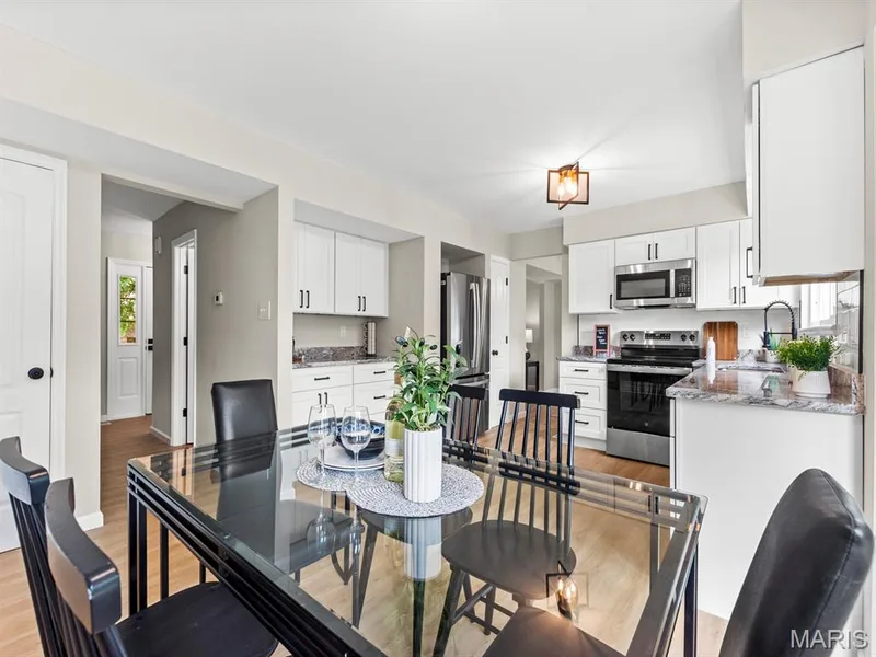 Eat in kitchen — 920 Blake Court, St Peters, MO 63376