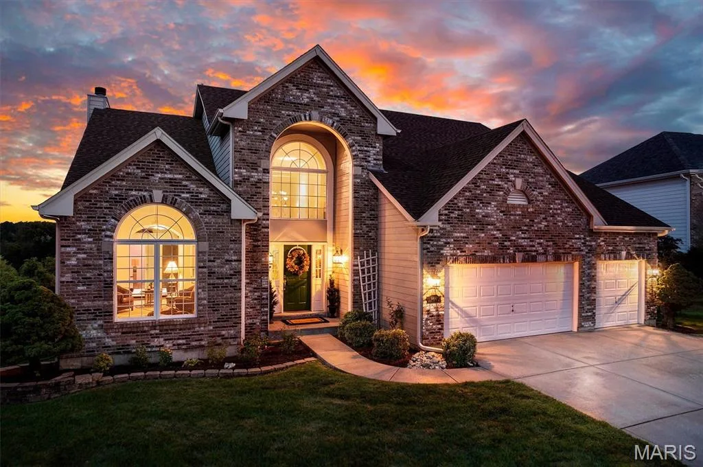 16652 Benton Taylor Drive, Chesterfield, MO 63005 — listing photo 1 of 88