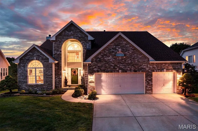16652 Benton Taylor Drive, Chesterfield, MO 63005 — listing photo 2 of 88