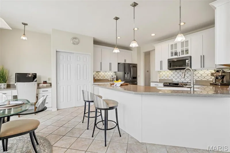 16652 Benton Taylor Drive, Chesterfield, MO 63005 — listing photo 19 of 88