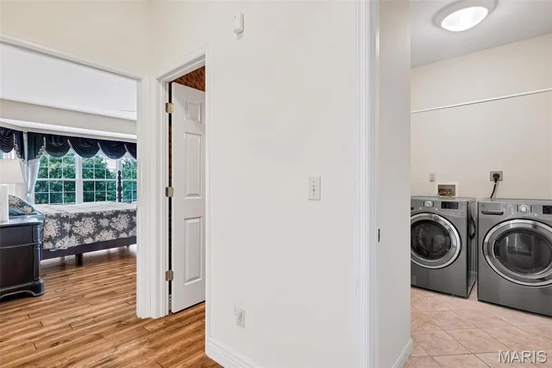 16652 Benton Taylor Drive, Chesterfield, MO 63005 — listing photo 32 of 88