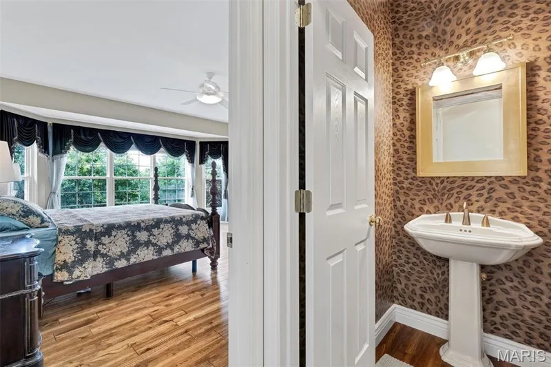 16652 Benton Taylor Drive, Chesterfield, MO 63005 — listing photo 34 of 88