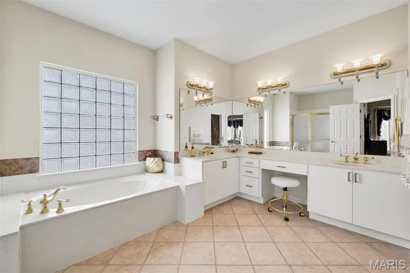 16652 Benton Taylor Drive, Chesterfield, MO 63005 — listing photo 42 of 88
