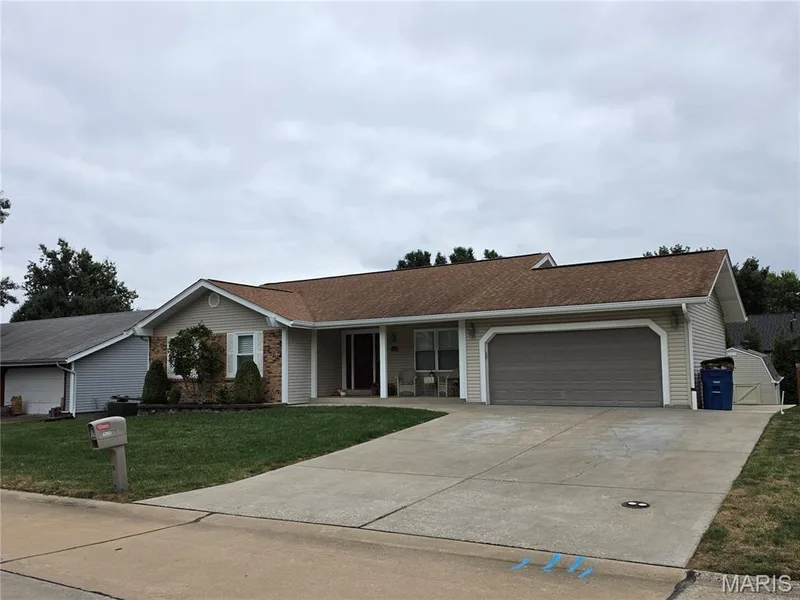 1630 Sundowner Drive, St Charles, MO 63303 — listing photo 2 of 4