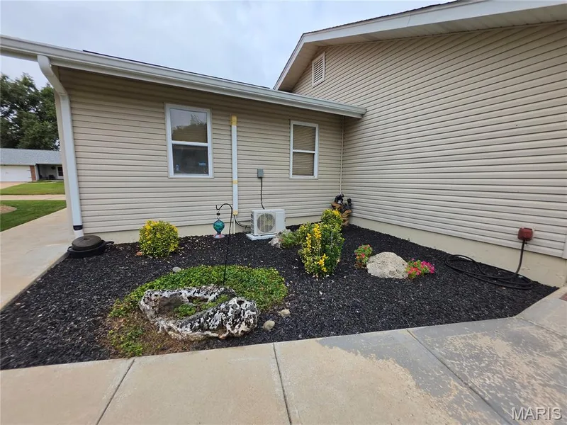1630 Sundowner Drive, St Charles, MO 63303 — listing photo 3 of 4