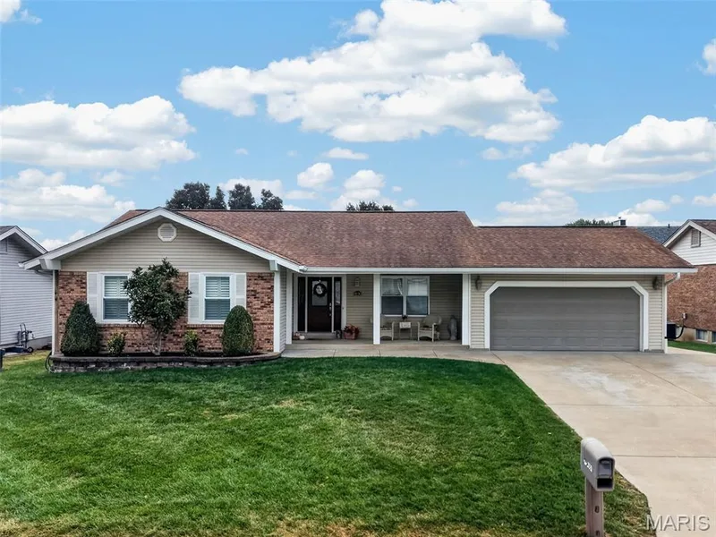 1630 Sundowner Drive, St Charles, MO — listing photo 1