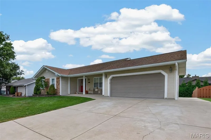 1630 Sundowner Drive, St Charles, MO 63303 — listing photo 2 of 61