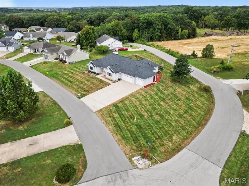 10803 Mahogany Drive, Foristell, MO 63348 — listing photo 3 of 32