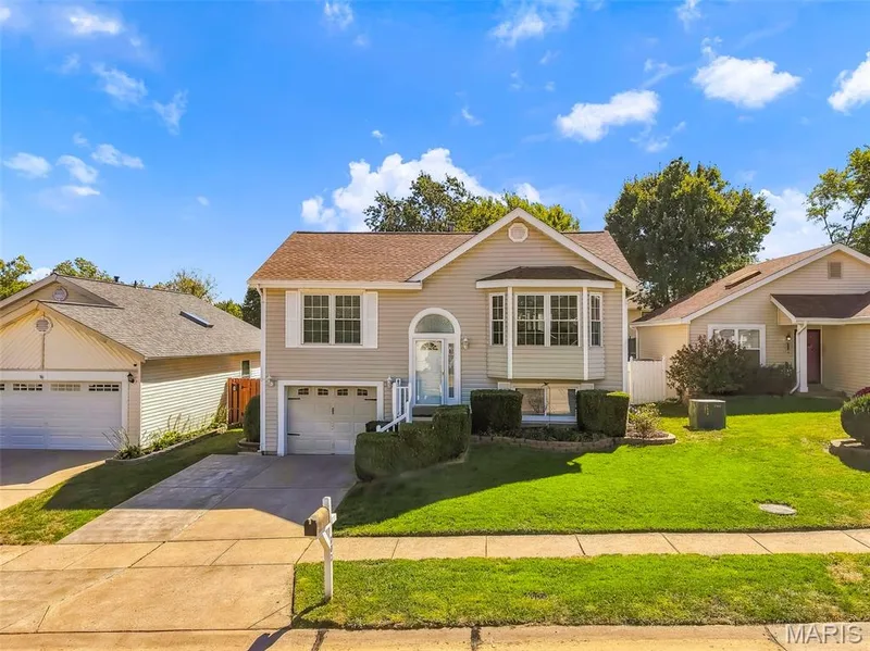 202 Kunze Drive, St Charles, MO 63303 — listing photo 2 of 47