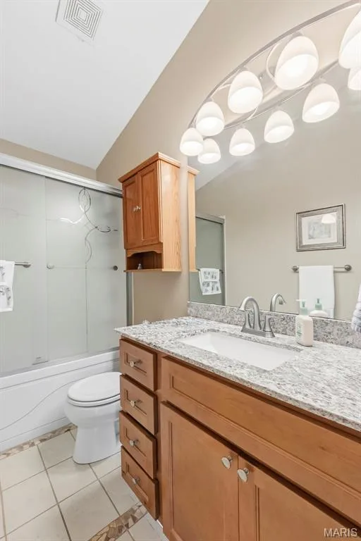 Main Floor Full Bathroom — 202 Kunze Drive, St Charles, MO 63303