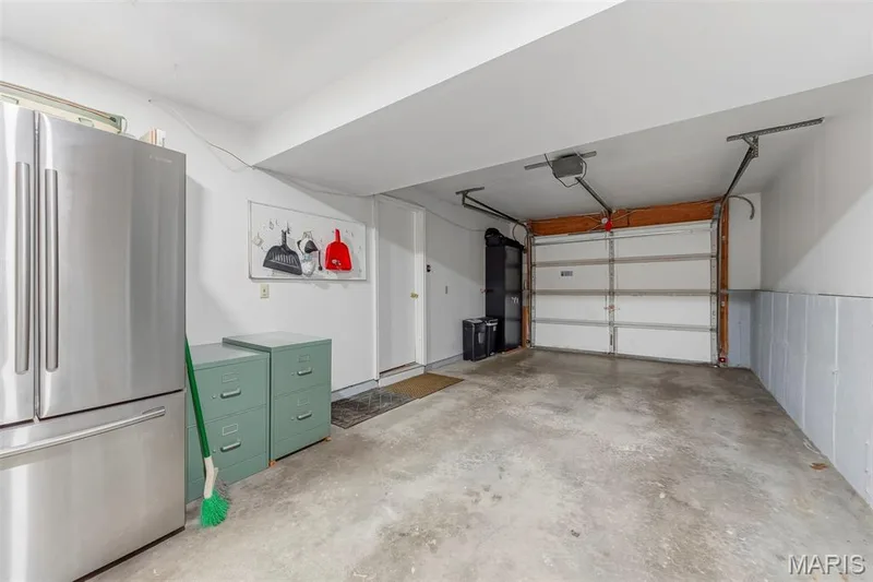 Deep Garage — 202 Kunze Drive, St Charles, MO 63303