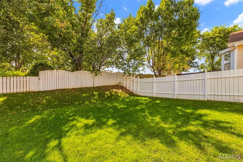 Lots of Room for Family Get Togethers. — 202 Kunze Drive, St Charles, MO 63303