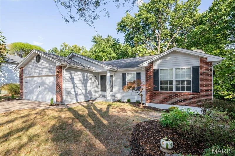 1298 Golden Gate Lane, St Peters, MO 63376 — listing photo 2 of 43