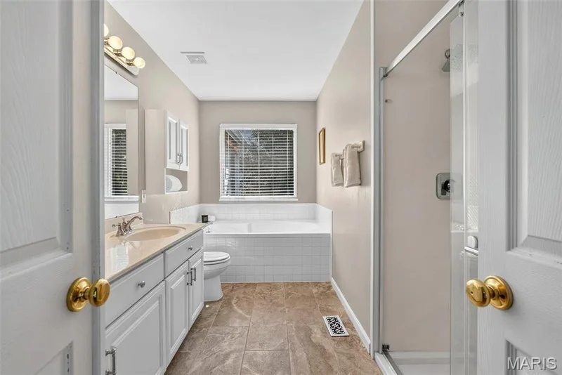 17010 Old Hollow Court, Wildwood, MO 63040 — listing photo 22 of 44