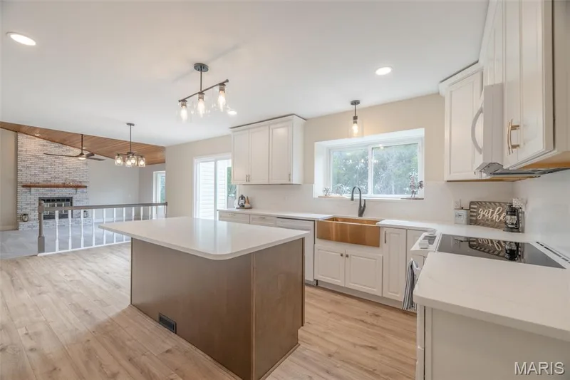 4114 Stafford Woods Court, St Charles, MO 63304 — listing photo 4 of 36
